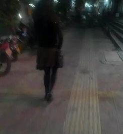 尾随图片,图片背后的故事与启示